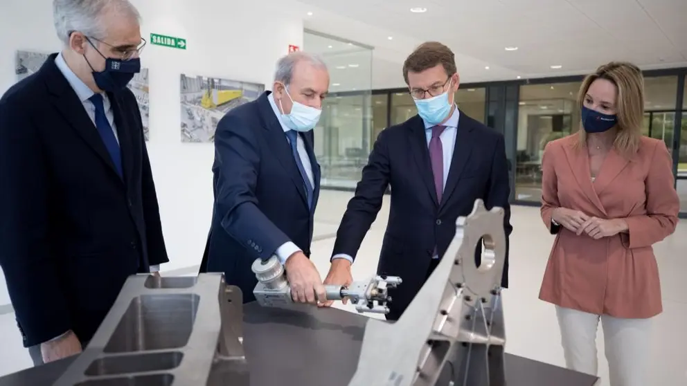 El conselleiro de Econom&iacute;a, el presidente de Delta Vigo, el presidente de la Xunta de Galicia y la delegada territorial de la Xunta en Vigo, en las instalaciones de la empresa en Nigr&aacute;n.