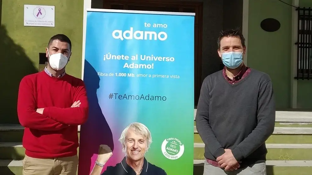 David Llano, delegado de Adamo,y Francisco Cajoto, alcalde de Foz.