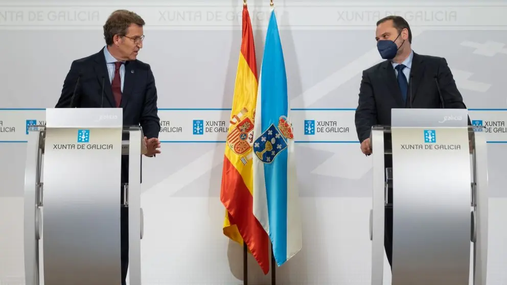 El presidente de la Xunta, Alberto N&uacute;&ntilde;ez Feij&oacute;o, y el ministro de Transportes y , Jos&eacute; Luis &Aacute;balos, tras su reuni&oacute;n