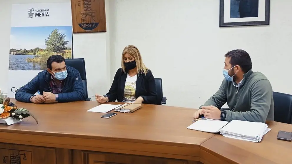 El alcalde de Mes&iacute;a, con la gerente y el director t&eacute;cnico de Suelo Empresarial del Atl&aacute;ntico.