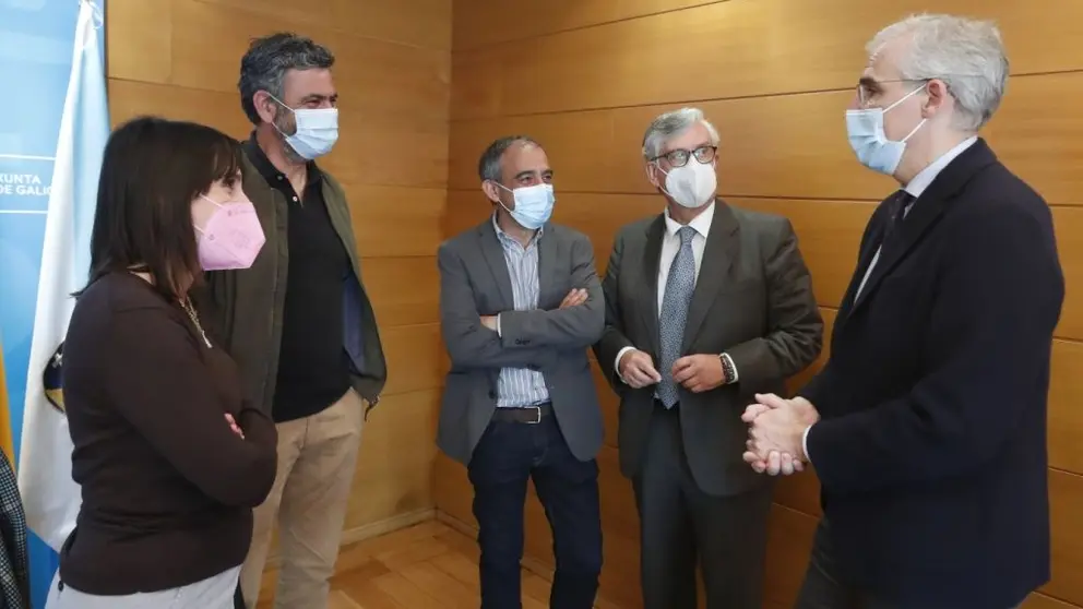 Mar&iacute;a Jes&uacute;s Lorenzana, Ram&oacute;n Sarmiento, Jos&eacute; Antonio G&oacute;mez, Juan Manuel Vieites, y Francisco Conde, en la reuni&oacute;n de la Mesa del Di&aacute;logo Social.