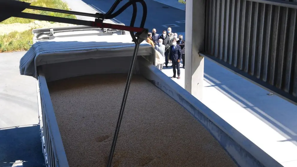 El toma-muestras mec&aacute;nico permite muestrear una media de 60 camiones a la hora en el Puerto Exterior de A Coru&ntilde;a.