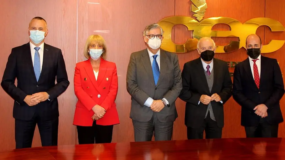 Jorge Cebreiros, Marisol Novoa, Juan Vieites, Antonio Fontenla y Jaime L&oacute;pez participaron en la reuni&oacute;n de la junta directiva y comit&eacute; ejecutivo de la CEG desde la sede de la CEC en A Coru&ntilde;a.