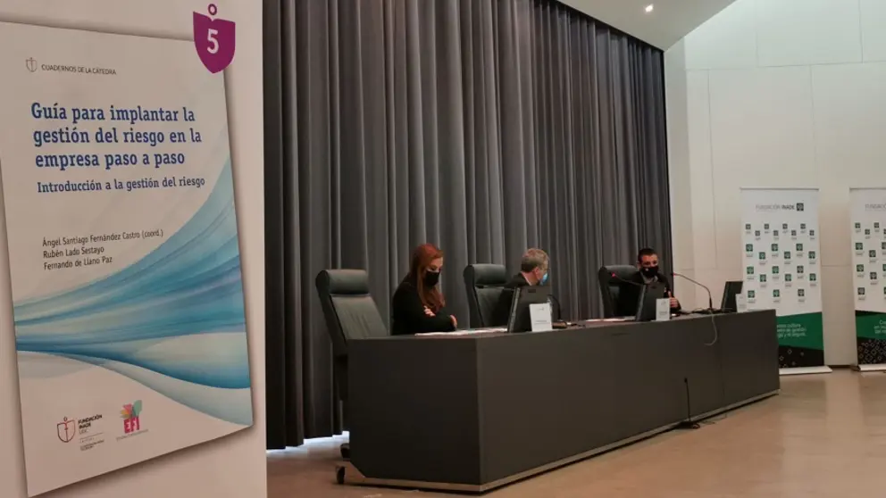 La gu&iacute;a sobre gesti&oacute;n del riesgo fue presentada durante un Foro Inade celebrado en la UDC.