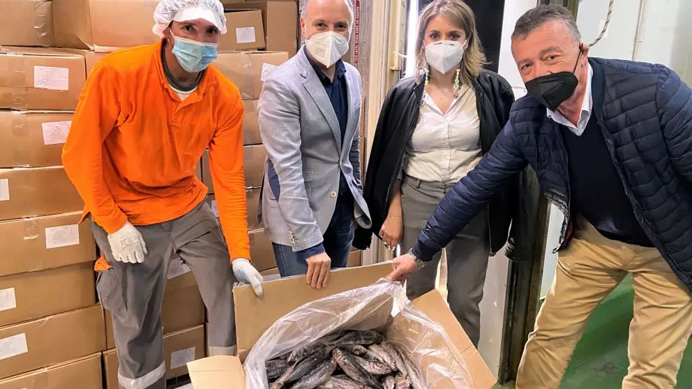 El delegado de la Zona Franca de Vigo y la alcaldesa de Ribadavia visitaron la nave de  Frigor&iacute;ficos Fercon.