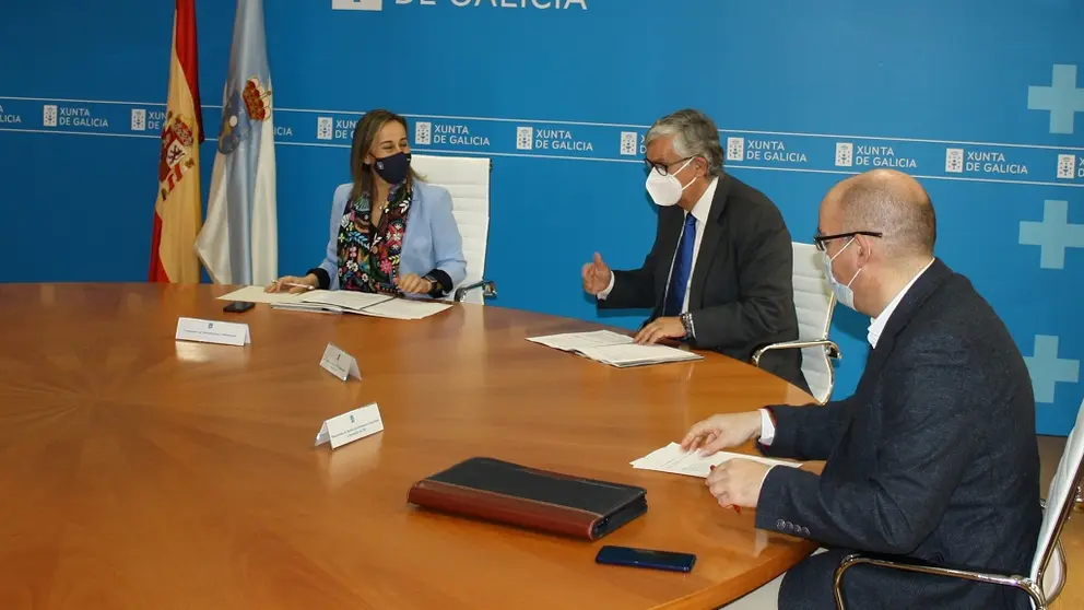 Reuni&oacute;n entre la conselleira Ethel V&aacute;zquez y el presidente de la patronal gallega Juan Manuel Vieites.