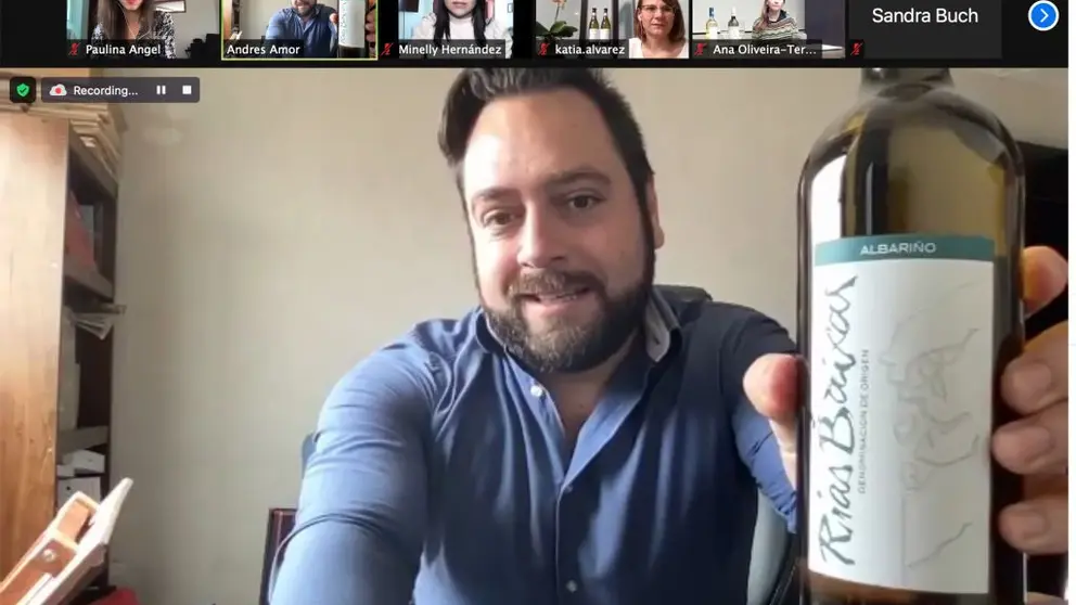 El catador Andr&eacute;s Amor, en una de las acciones online de promoci&oacute;n de los vinos de D.O. R&iacute;as Baixas en M&eacute;xico.