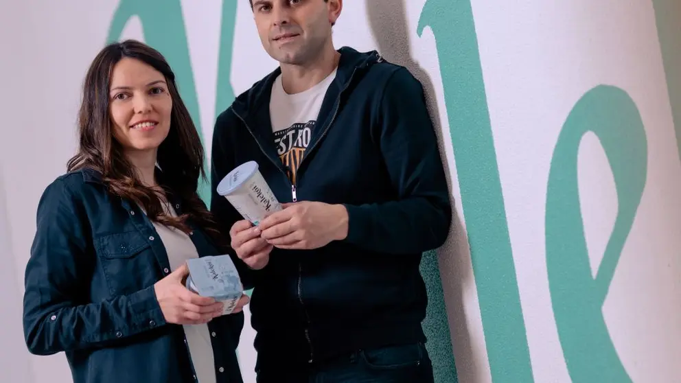 Susana Aguiar e &Aacute;lex Mou, os dous emprendedores de Lal&iacute;n que est&aacute;n detr&aacute;s de Kalek&oacute;i, cos novos iogures.
