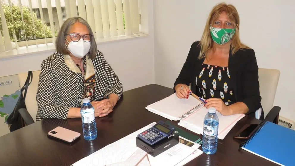 La subdelegada del Gobierno en A Coru&ntilde;a, Pilar L&oacute;pez-Rioboo, y la gerente de SEA, Beatriz Sestayo.