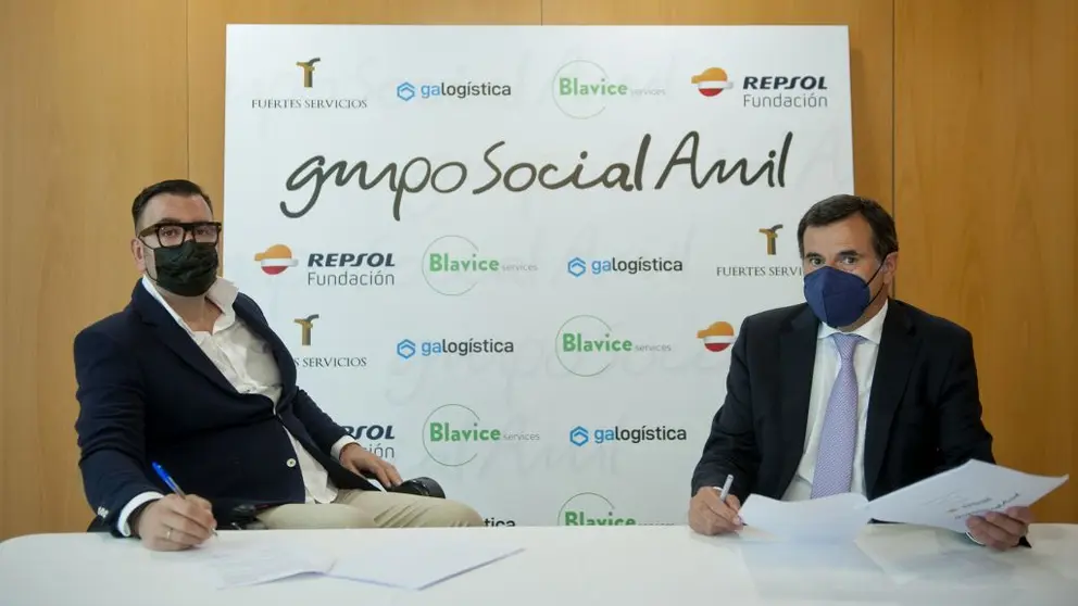 El presidente del Grupo Social Amil, Alberto Amil, y el vicepresidente de Fundaci&oacute;n Repsol, Ant&oacute;nio Cal&ccedil;ada.
