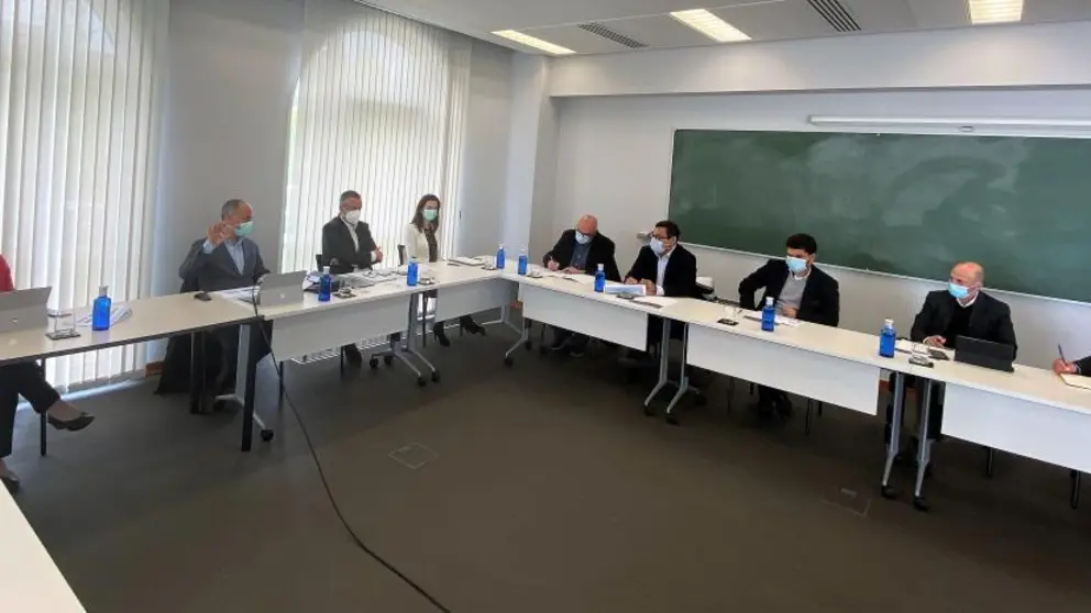 Representantes de la Zona Franca reunidos con diferentes empresas de transporte.