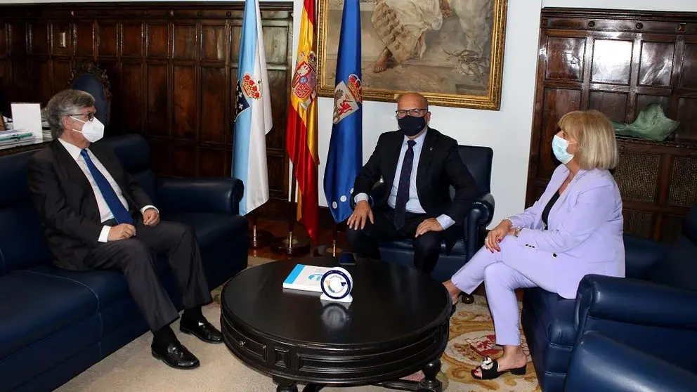 Juan Manuel Vieites, Manuel Baltar y Marisol Novoa, en la reuni&oacute;n en el Pazo Provincial de Ourense.