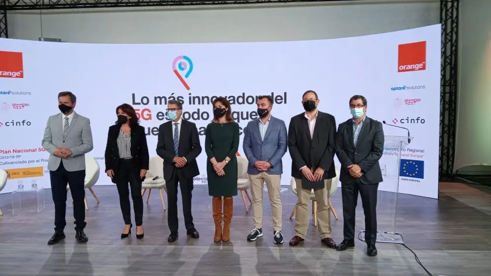 Representantes de las entidades y empresas implicadas en el proyecto para desarrollar el 5G en Galicia.