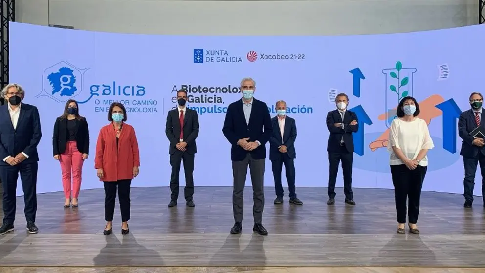 El vicepresidente econ&oacute;mico de la Xunta junto a la directora de Gain y representantes del sector en la presentaci&oacute;n de la Estrategia de