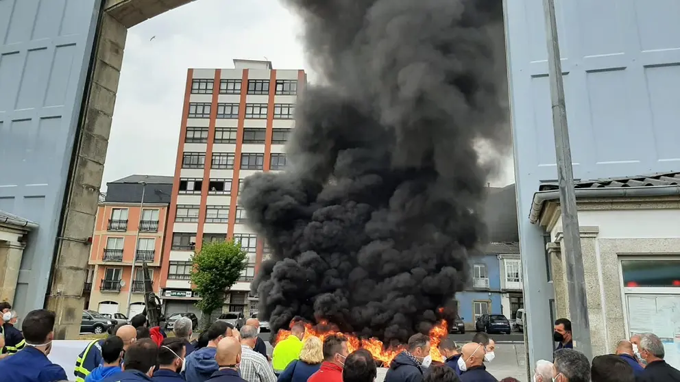 Protesta do persoal de Navantia &aacute;s portas do estaleiro en Ferrol.