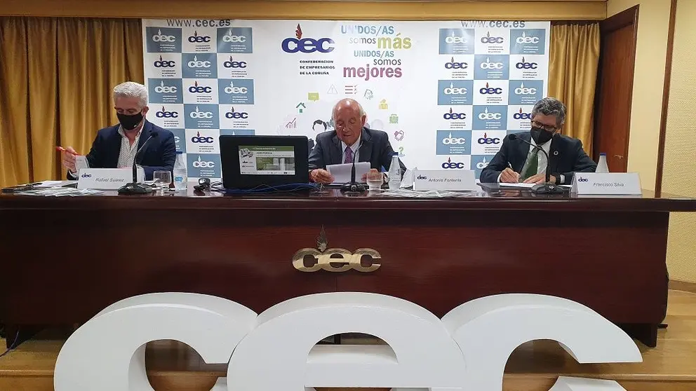 Rafael Su&aacute;rez, Antonio Fontenla y Francisco Silva, en la apertura de la jornada dedicada a la aerotermia en la patronal coru&ntilde;esa.