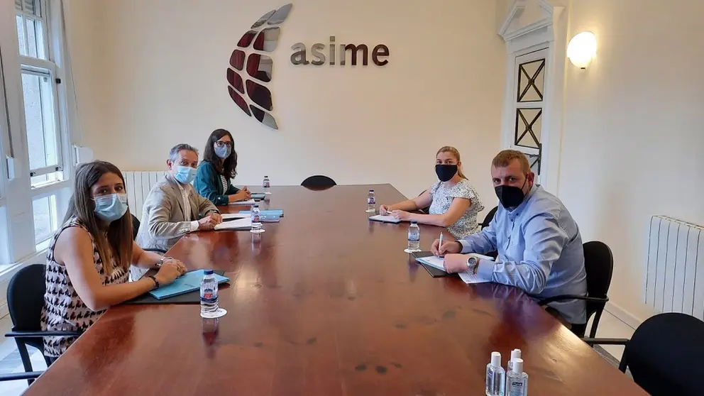 Miembros de la directiva de Asime y de Asociaci&oacute;n de Trabajadores Mineros Touro - O Pino.