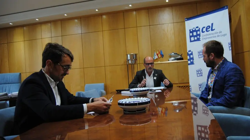 el secretario de la Confederaci&oacute;n de Empresarios de Lugo (CEL), Jaime L&oacute;pez, y los dos socios de Medrar Smart Solutions, Roberto G&oacute;mez y Hugo Criado.
