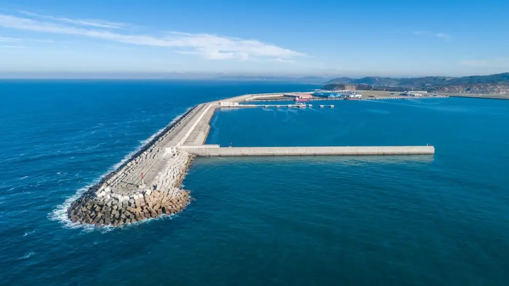 Muelle en Punta Langosteira.