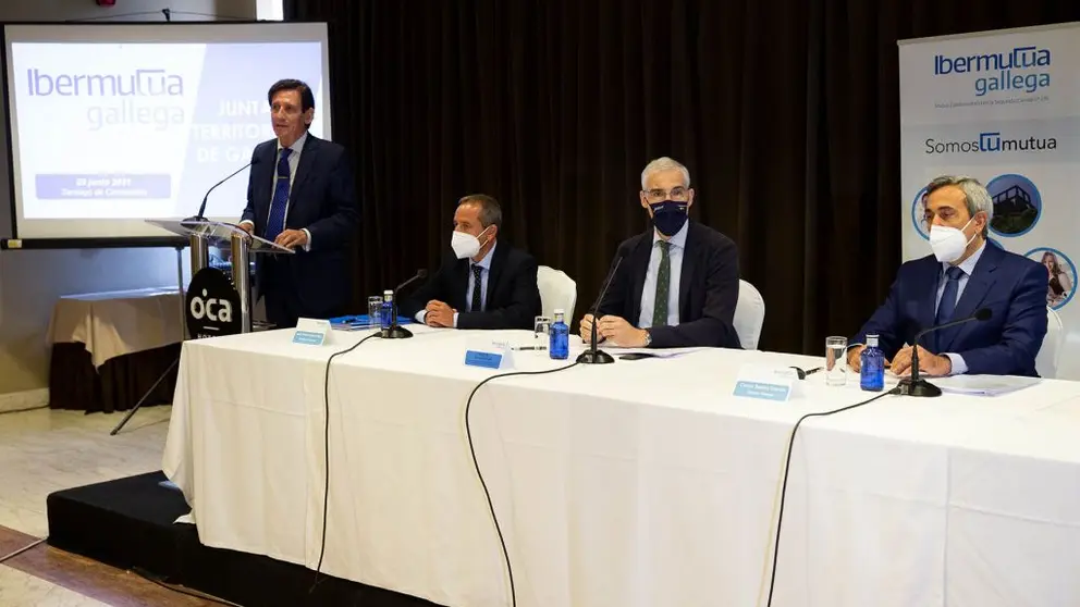 El vicepresidente econ&oacute;mico Francisco Conde asisti&oacute; a la de Ibermutua gallega. /X.CRESPO.