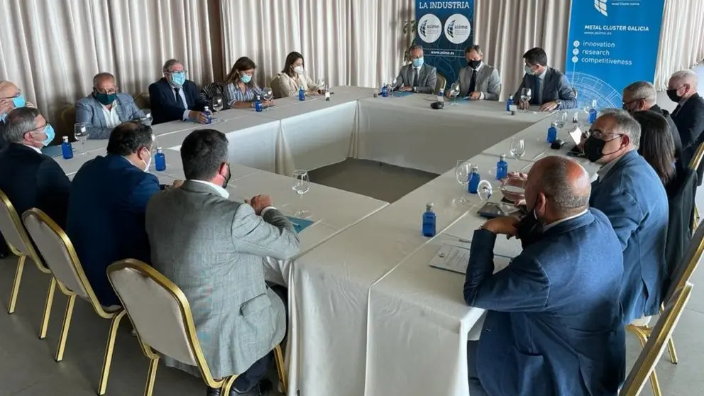 Junta directiva de Asime reunida en A Coru&ntilde;a con el delegado del Gobierno en Galicia.