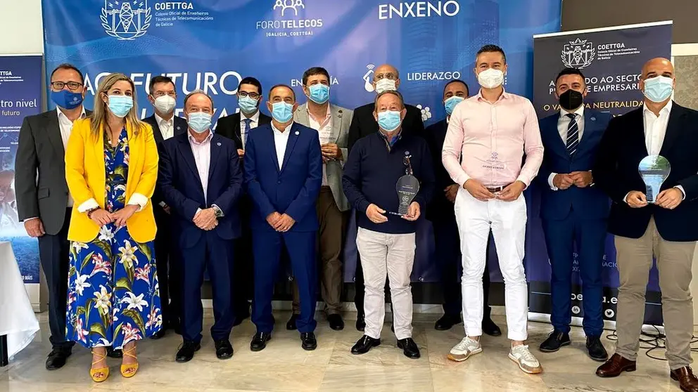 Autoridades y galardonados con los Premios Enxe&ntilde;o 2020, durante el II Forotelecos Galicia.
