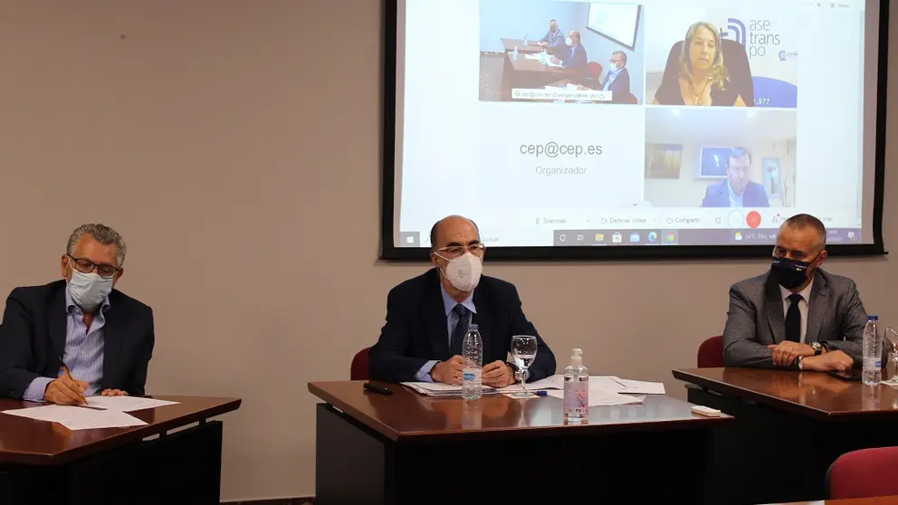 Javier Touza, Jes&uacute;s V&aacute;zquez y Jorge Cebreiros, en la reuni&oacute;n de la Comisi&oacute;n