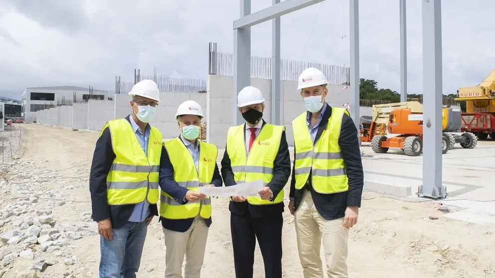 El delegado del Gobierno en Galicia visit&oacute; la construcci&oacute;n de las nuevas naves del pol&iacute;gono de Porto do Molle en Nigr&aacute;n.