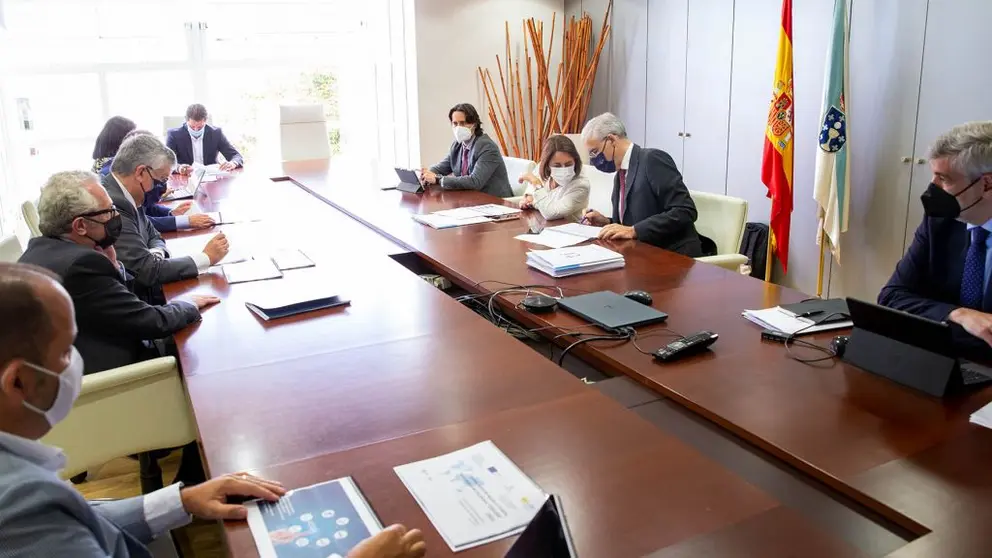O vicepresidente econ&oacute;mico e conselleiro de Econom&iacute;a, Empresa e Innovaci&oacute;n, Francisco Conde, deu conta desta convocatoria tras unha xuntanza que mantivo esta ma&ntilde;&aacute; en Santiago coa Alianza Tecnol&oacute;xica Intersectorial de Galicia (Atiga).