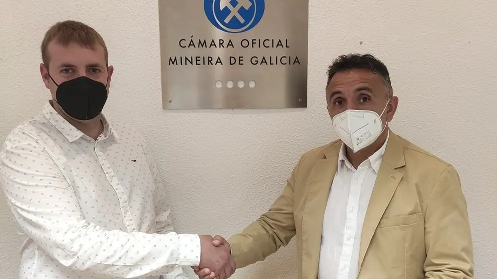 Representantes de a Asociaci&oacute;n de Traballadores Mineiros de Touro e O Pino y la C&aacute;mara Oficial Mineira de Galicia.