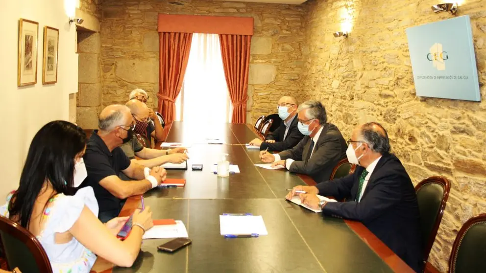 Reuni&oacute;n de representantes del sindicato CCOO y la CEG.