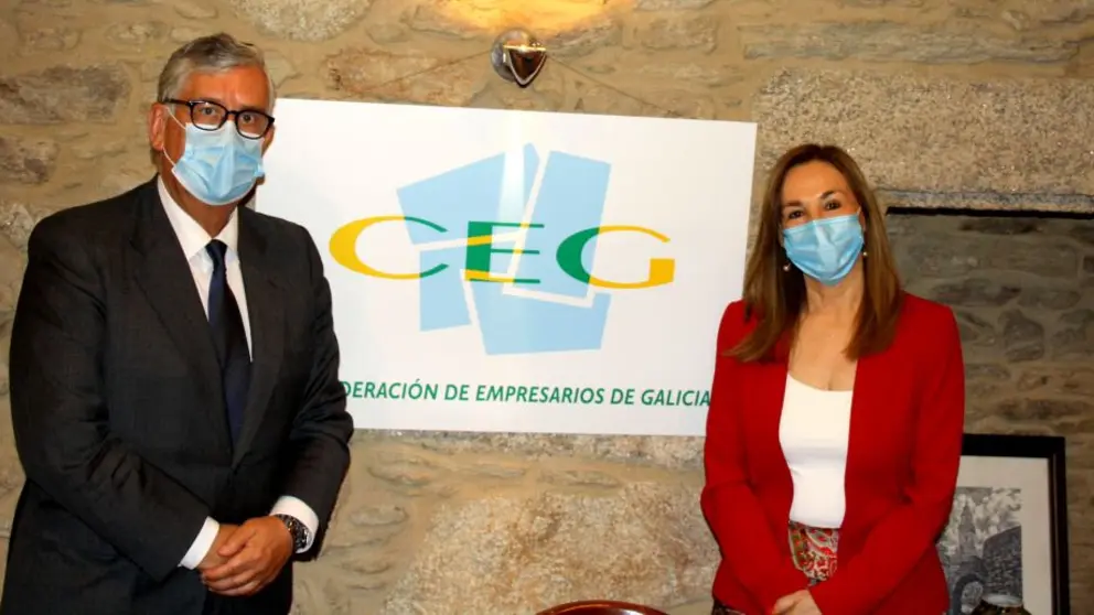 Juan Manuel Vieites, presidente de la CEG, con Ana Teresa Ayala Barrios, embajadora de Uruguay en Espa&ntilde;a.