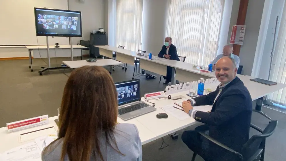 Pleno del Consorcio de la Zona Franca de Vigo. En primer t&eacute;rmino, su delegado, David Regades.