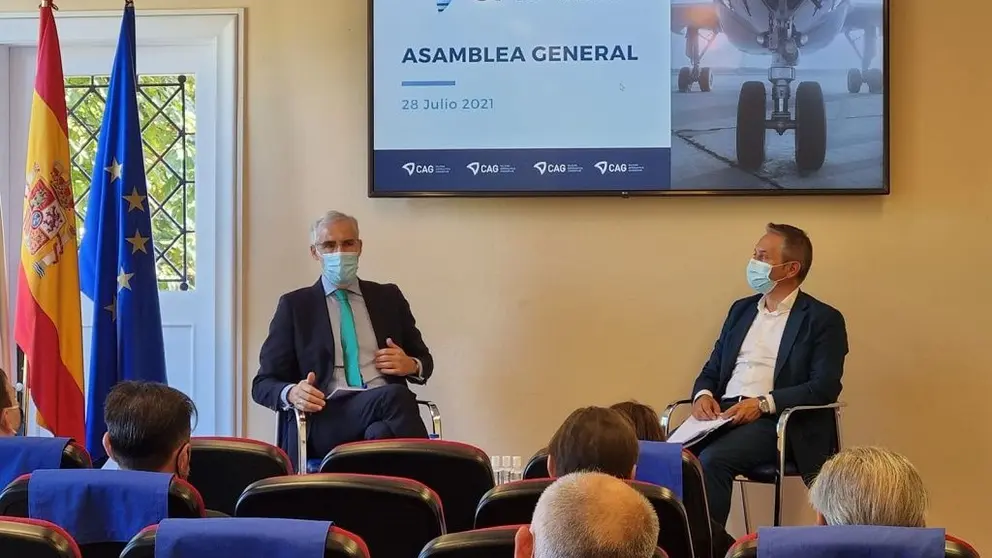 El vicepresidente econ&oacute;mico de la Xunta, Francisco Conde, junto al presidente del Consorcio Aeron&aacute;utico Gallego, Enrique Mall&oacute;n.