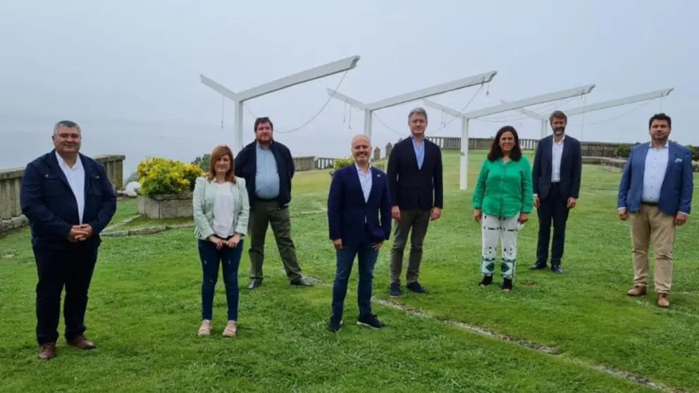 El delegado de Zona Franca con los alcaldes de O Grove, Cambados, Meis, Vilanova