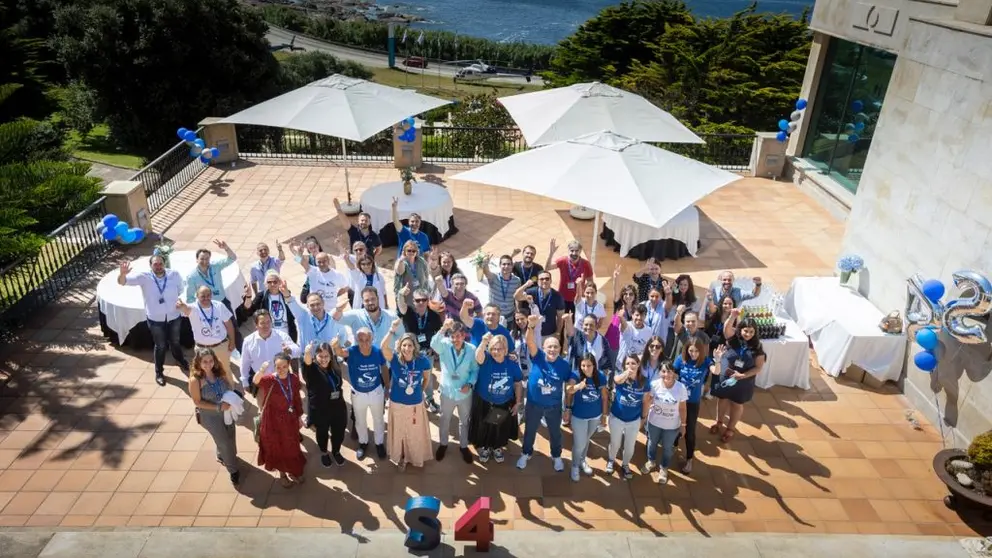 Equipo de S4 con Teresa Portela, en su convenci&oacute;n anual en Baiona.