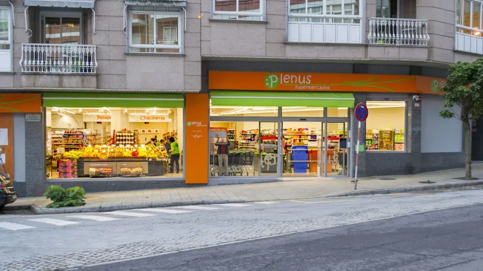 Supermercado Plenus de la avenida de Portugal, en Ourense.