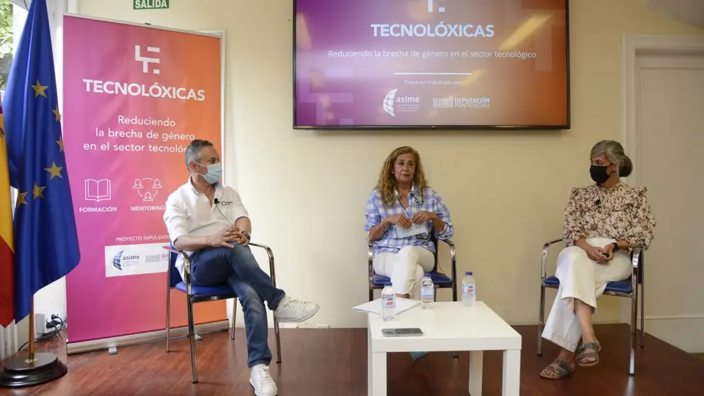 Enrique Mall&oacute;n, Carmela Silva y Lorena Rosende presentaron el proyecto "Tecnol&oacute;xicas".