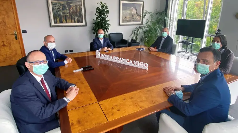 El delegado de Zona Franca de Vigo, reunido con varios directivos de la UNED.
