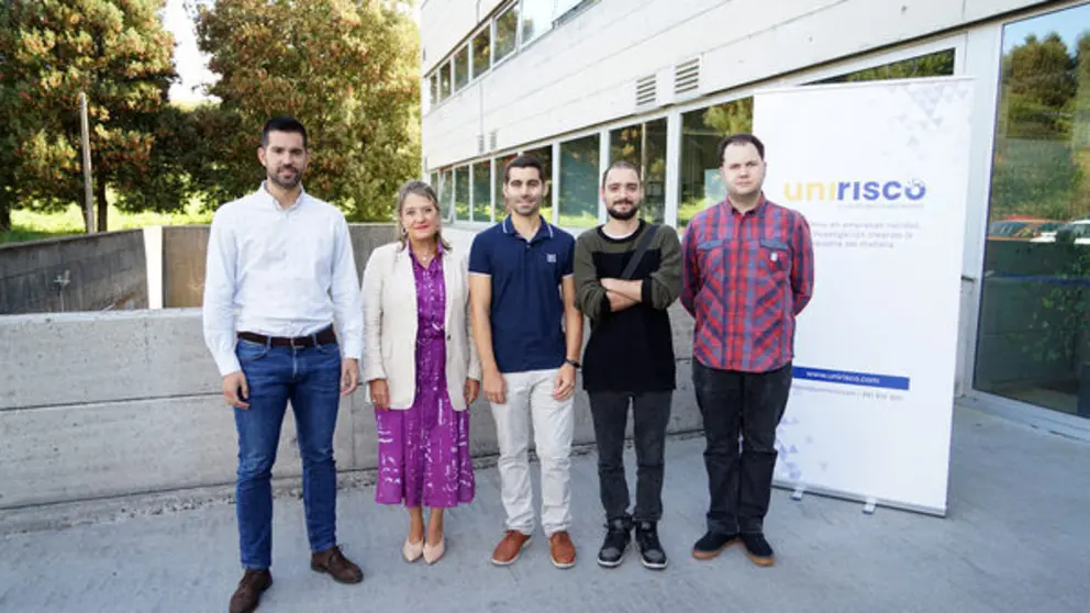 De izquierda a derecha, Pablo Mosquera e Inmaculada Rodr&iacute;guez Cuervo (Unirisco) junto a Alejandro Ramos, &Aacute;lvaro Porto y Javier Toja (InVerbis) / A.RUIZ.