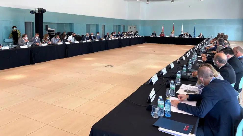 Representantes de las entidades p&uacute;blicas y empresas interesadas en el PERTE del veh&iacute;culo aut&oacute;nomo  y conectado, reunidos en Vigo.
