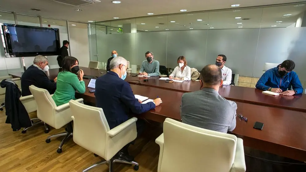 Reuni&oacute;n de los comit&eacute;s de empresa de Ence con los conselleiros Francisco Conde y Mar&iacute;a Jes&uacute;s Lorenzana,