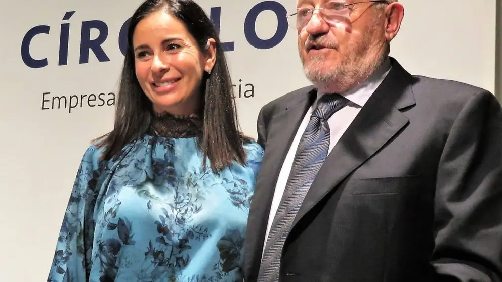 Patricia Garcia y Manuel Rodr&iacute;guez, presidenta saliente y nuevo presidente del C&iacute;rculo de Empresarios de Galicia.
