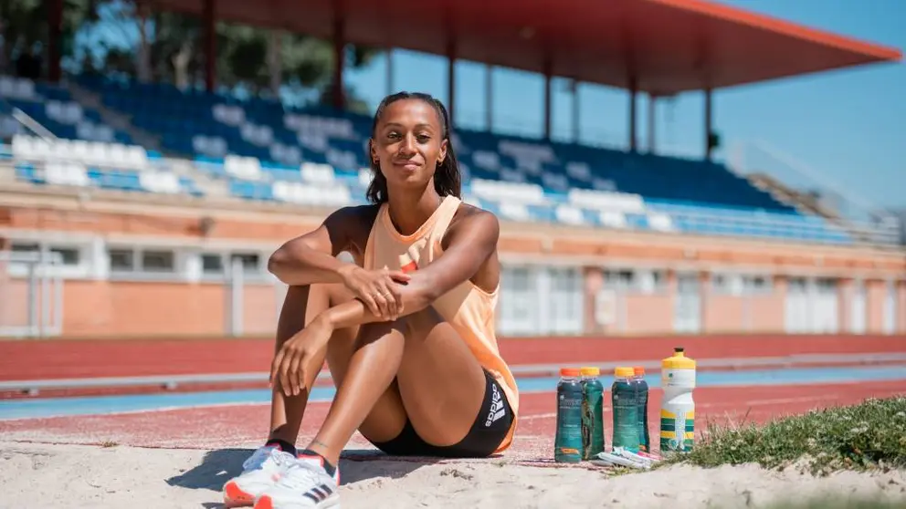 La deportista Ana Peleteiro es una de las im&aacute;genes de las bebidas de Artio.