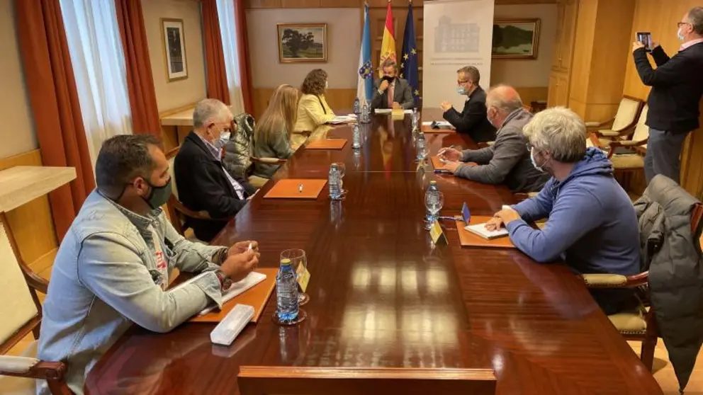 Xuntanza do delegado do Goberno Representantes sindicais da t&eacute;rmica das Pontes, do sector do transporte na zona e a concelleira de Industria mantiveron hoxe unha xuntanza de traballo co delegado do Goberno e a subdelegada na Coru&ntilde;a