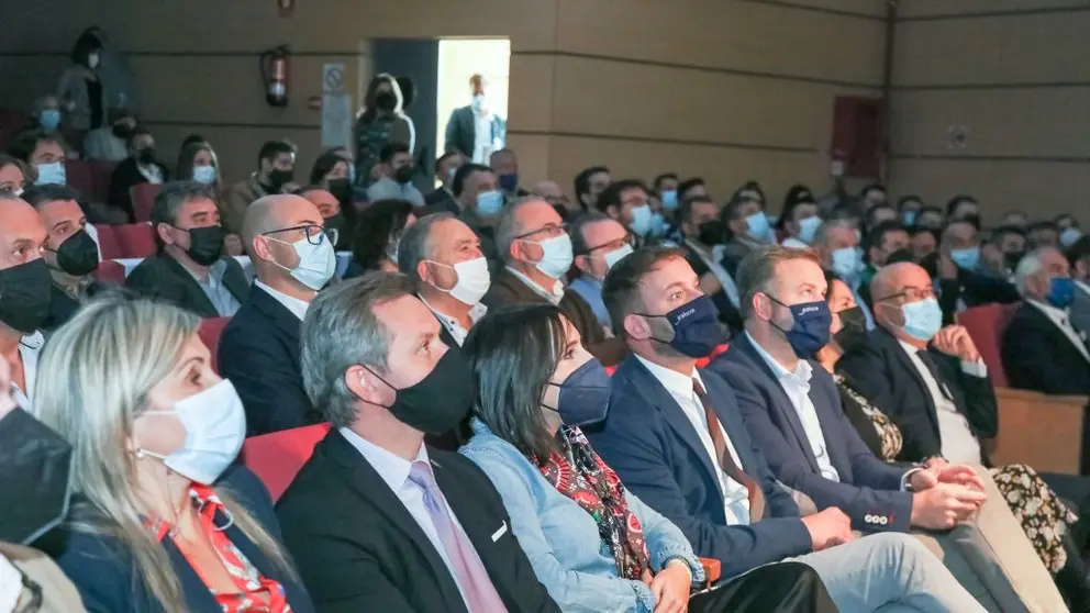 La conselleira Lorenzana acudi&oacute; en Vimianzo a la reuni&oacute;n del BNI Aco Dolmen-A Costa da Morte.
