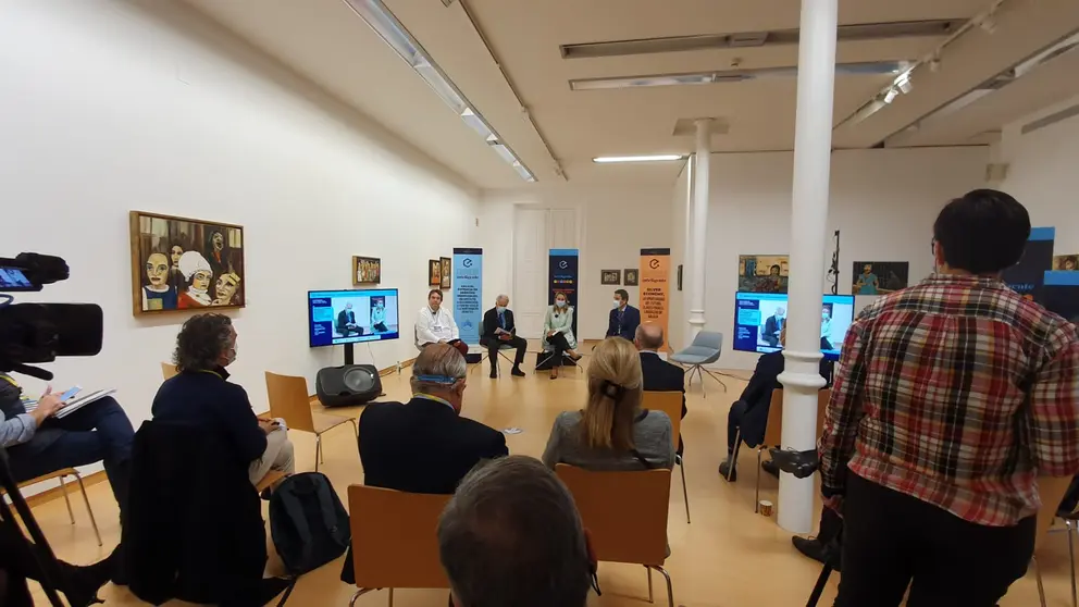 Apertura de la jornada sobre renovables, con la participaci&oacute;n de Marcelino Otero, Paula Ur&iacute;a y Oriol Sarmiento.