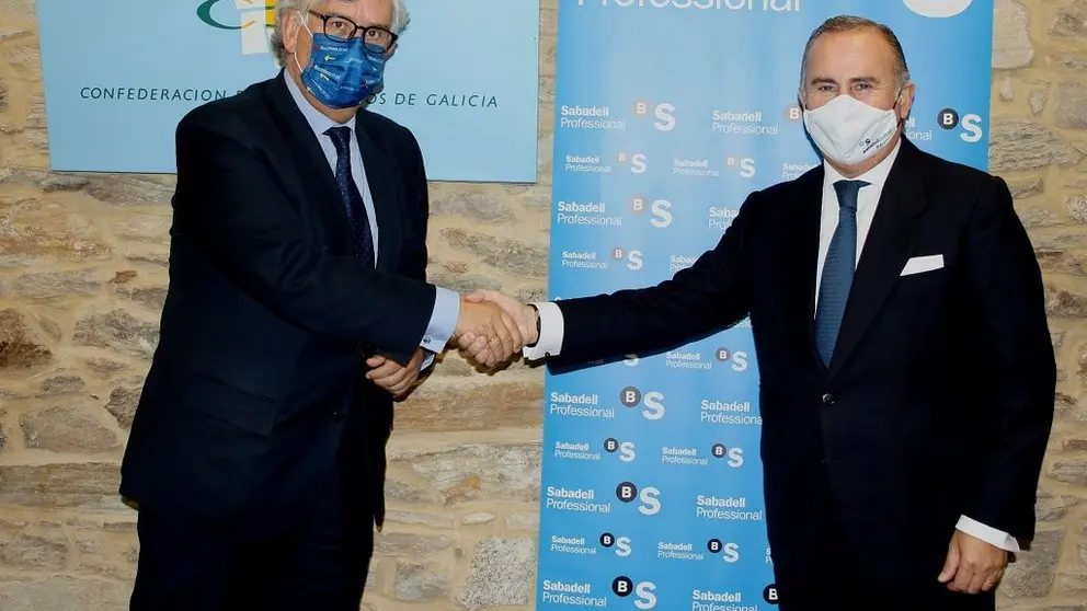 Juan Manuel Vieites, presidente de la CEG, y Pablo Junceda, de Sabadell Gallego.