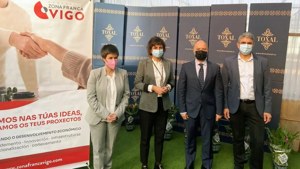 O delegado de Zona Franca de Vigo coas alcaldesa de Tomi&ntilde;o, O Rosal e o alcalde de A Guarda.