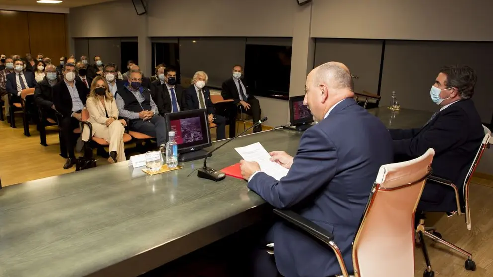 Un momento de la asamblea general de la Asociaci&oacute;n de Empresarios del Pol&iacute;gono de San Cibrao.